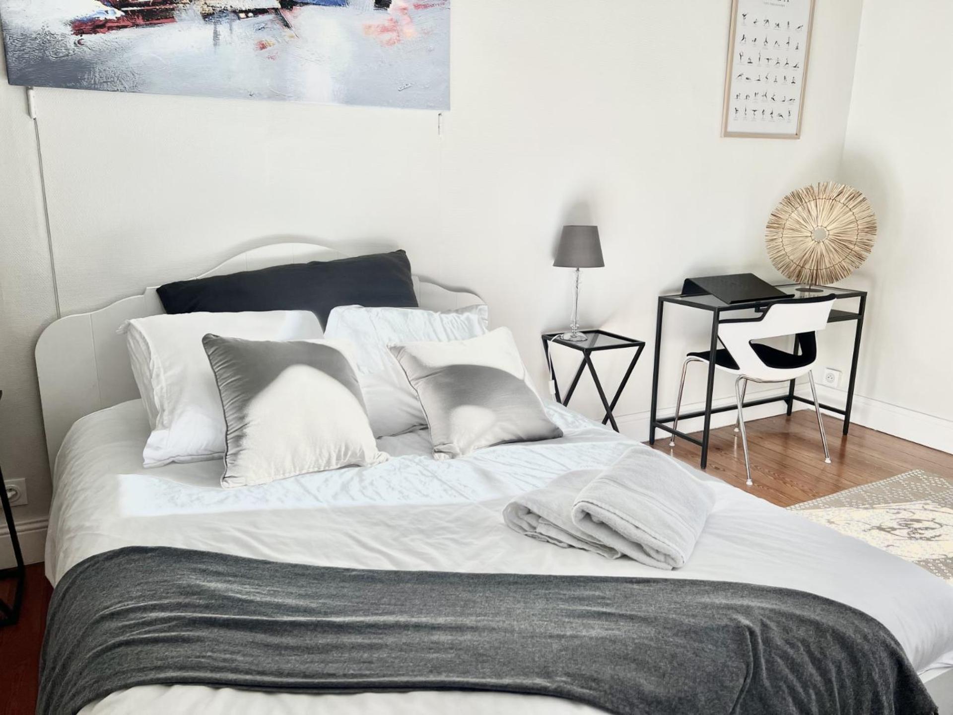 Superbe De 105 M2, Hyper Centre Avec Terrasse, Parking, A 5 Min De La Apartment Nizza